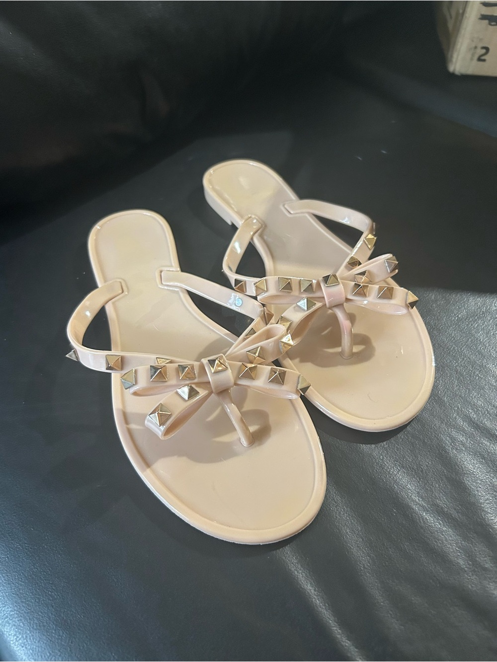 Studded Bow Jelly Thong Sandals in Blush Pink